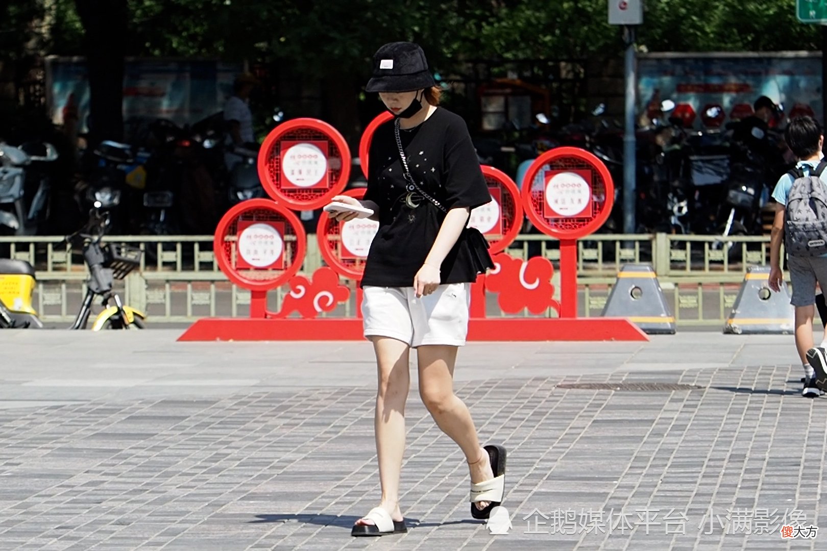 【就爱时尚】40岁左右的女性，穿衣风格很重要，选对了时尚好看又提升气质