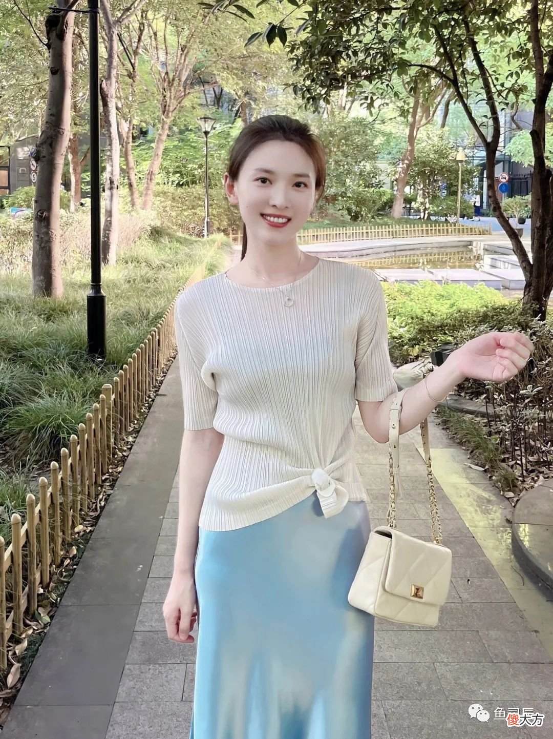 【就爱时尚】30~40岁女人该如何穿?切记穿“紧身衣”,穿这7套就够,高级时髦