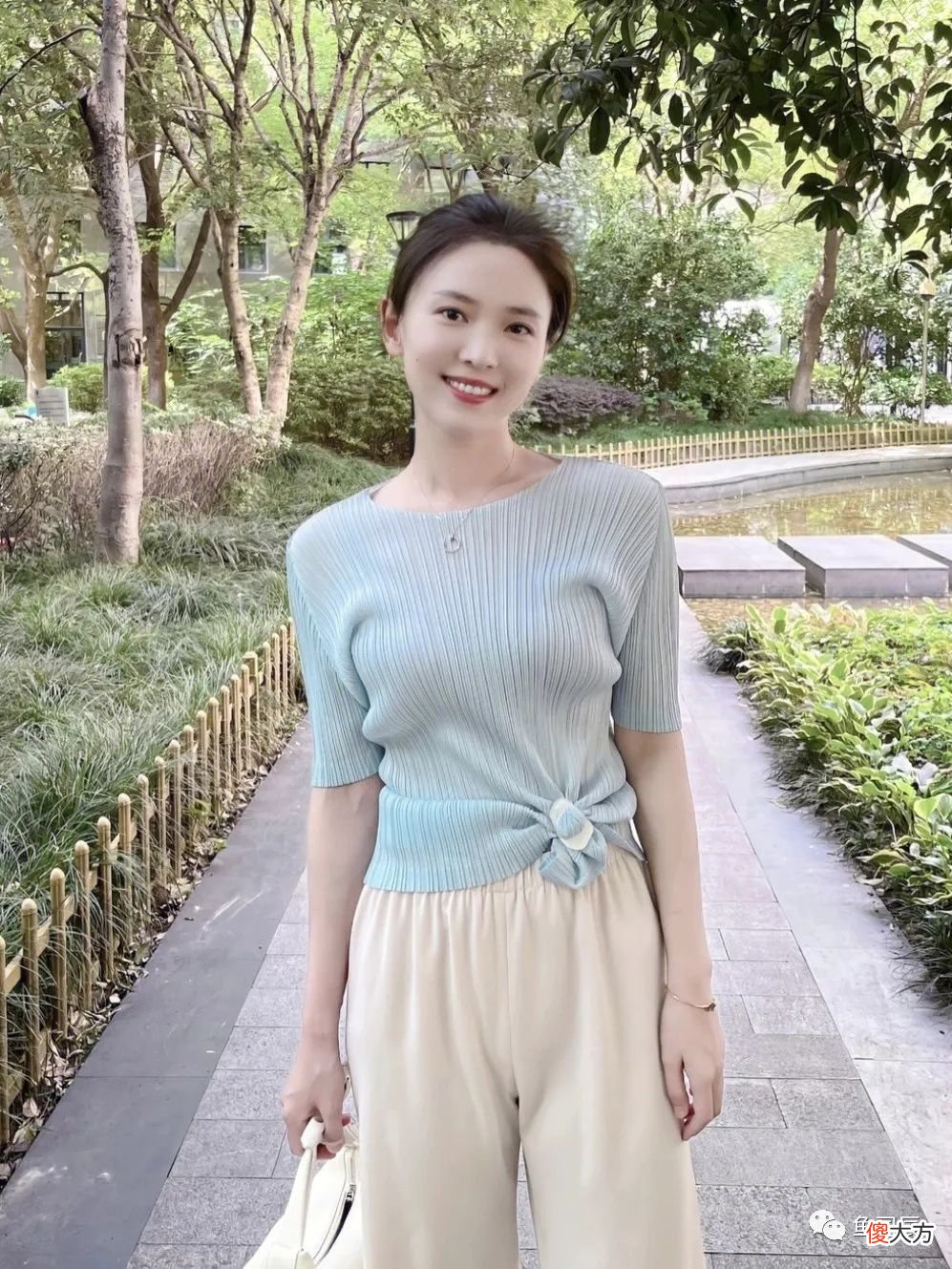 【就爱时尚】30~40岁女人该如何穿?切记穿“紧身衣”,穿这7套就够,高级时髦
