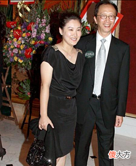 “跳水女王”伏明霞：嫁大26岁梁锦松，5年生3个孩子，还想拼4胎？