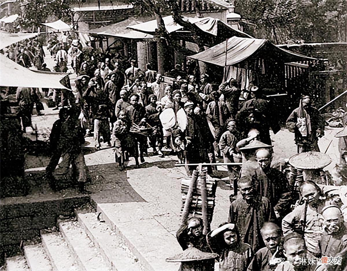 清朝发现“小人国”,平均身高约20公分,国王的“坐骑”是只鸡