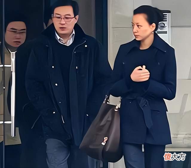 董卿老公密春雷神秘失踪数月后，现重返公司掌权，履行董事长职责