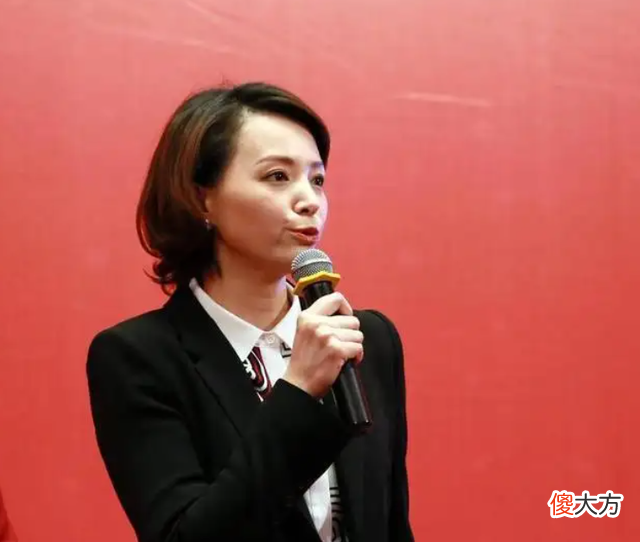 董卿老公密春雷神秘失踪数月后，现重返公司掌权，履行董事长职责