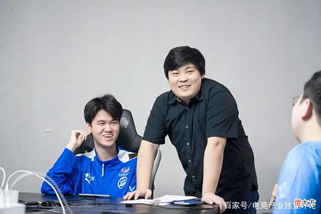 【游戏世界】专访武汉eStarPro教练SK——被队员视为“老父亲”的十年电竞老兵