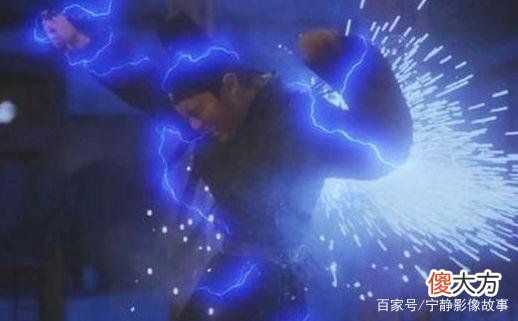 雷电改变他的人生，国外男子被雷劈后，醒来变成了女人