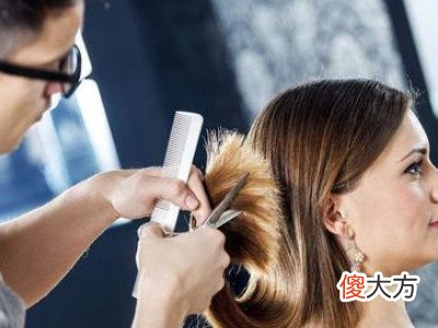 梦见理发师剪头发