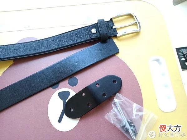 【时尚一点】日常用品 篇一百二十九：节约又实惠，腰带松脱分层后，新买了罗蒙的无扣头牛皮腰带，按在以前腰带的扣头上，节约了好多小钱钱。