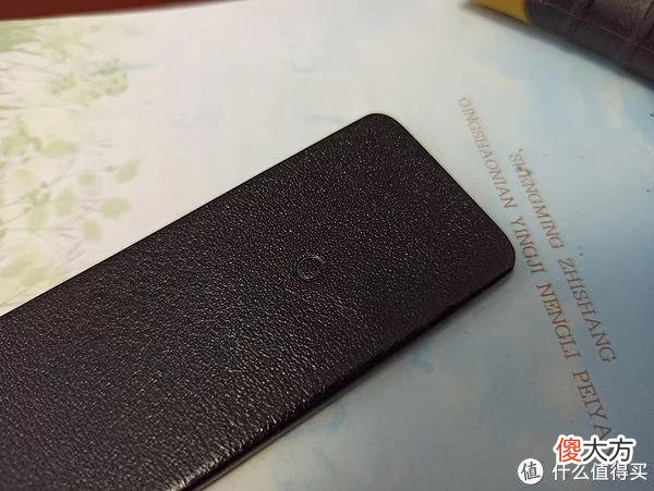 【时尚一点】日常用品 篇一百二十九：节约又实惠，腰带松脱分层后，新买了罗蒙的无扣头牛皮腰带，按在以前腰带的扣头上，节约了好多小钱钱。