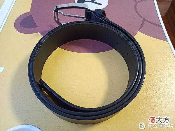 【时尚一点】日常用品 篇一百二十九：节约又实惠，腰带松脱分层后，新买了罗蒙的无扣头牛皮腰带，按在以前腰带的扣头上，节约了好多小钱钱。