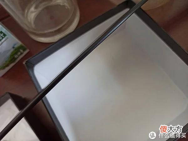 【时尚一点】日常用品 篇一百二十九：节约又实惠，腰带松脱分层后，新买了罗蒙的无扣头牛皮腰带，按在以前腰带的扣头上，节约了好多小钱钱。
