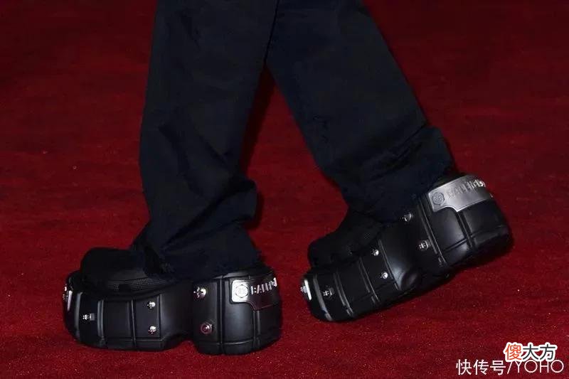 【就爱时尚】侃爷为何最近独爱“矮子乐”？
