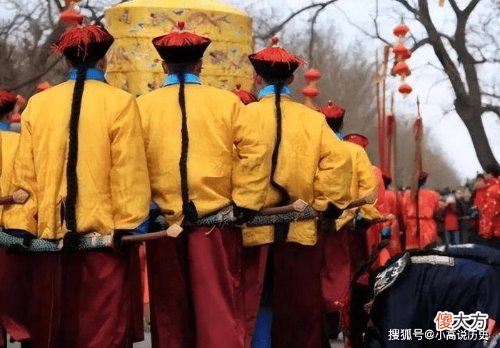 【历史故事】黄马褂的“黄”，究竟是哪一种黄呢？它所代表的地位究竟有多高？