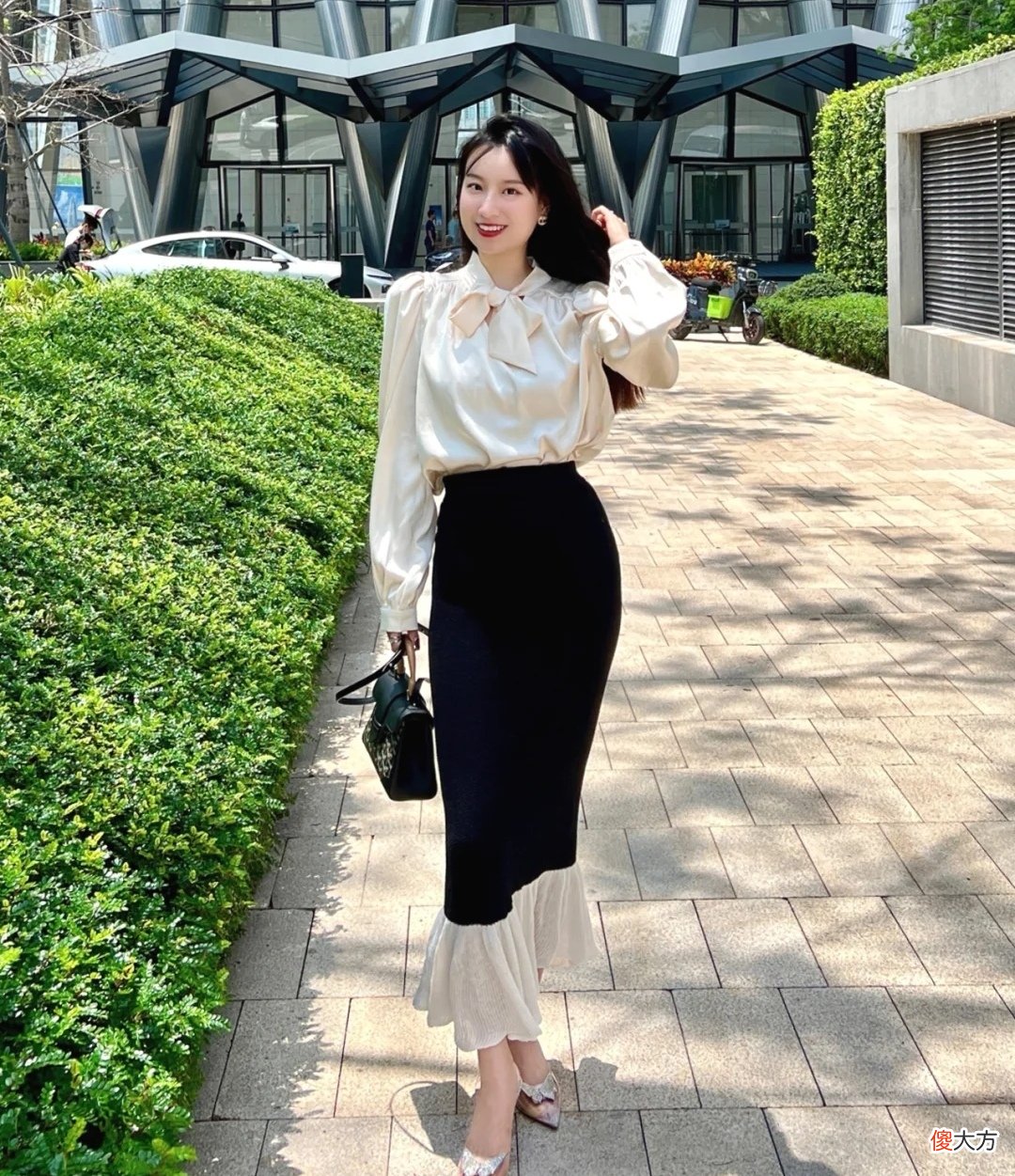 【时尚一点】27岁女孩穿出打工人的体面，每天打扮美美的公司楼下自拍，轻职场风穿搭值得借鉴
