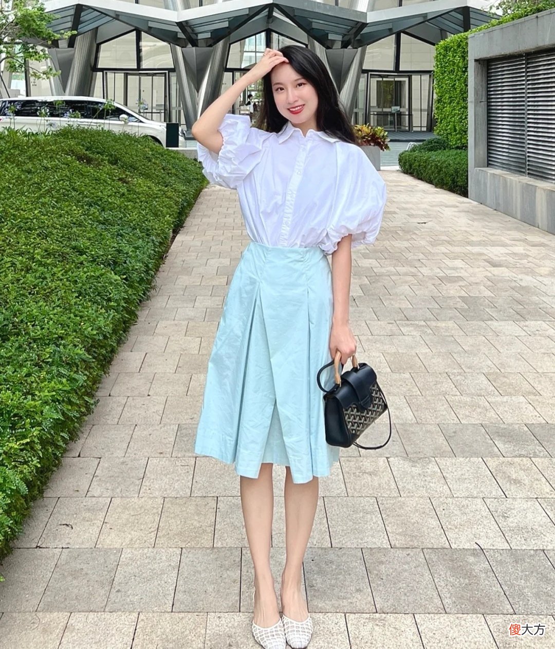 【时尚一点】27岁女孩穿出打工人的体面，每天打扮美美的公司楼下自拍，轻职场风穿搭值得借鉴