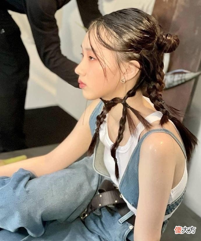 【时尚一点】小S的大女儿审美独特，晒出的服装款式不一般，奇葩却很时髦