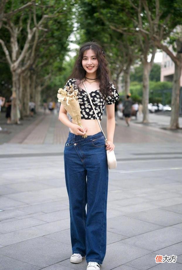 【时尚一点】杭州街头的美女令人“大饱眼福”，我的“泪水”从嘴里流了出来！