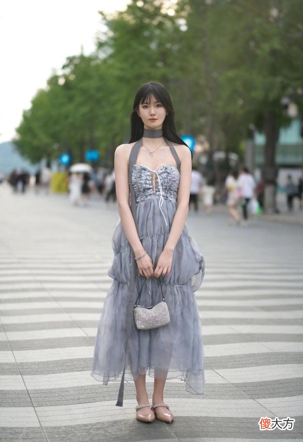 【时尚一点】杭州街头的美女令人“大饱眼福”，我的“泪水”从嘴里流了出来！