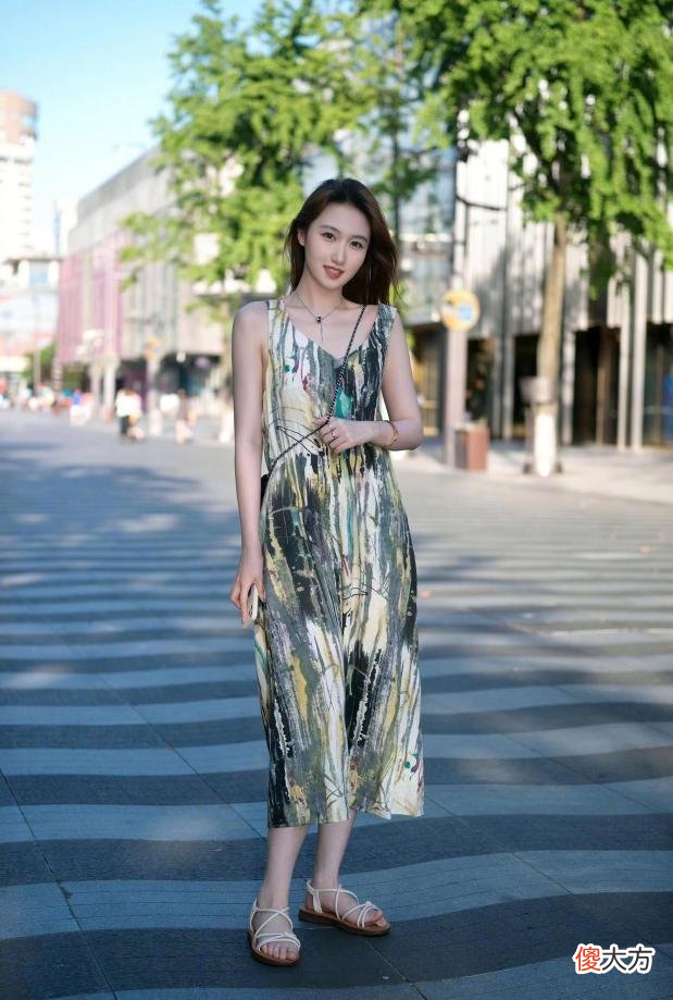 【时尚一点】杭州街头的美女令人“大饱眼福”，我的“泪水”从嘴里流了出来！