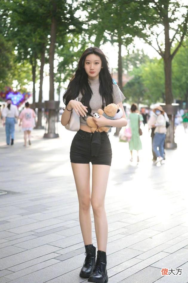 【时尚一点】杭州街头的美女令人“大饱眼福”，我的“泪水”从嘴里流了出来！