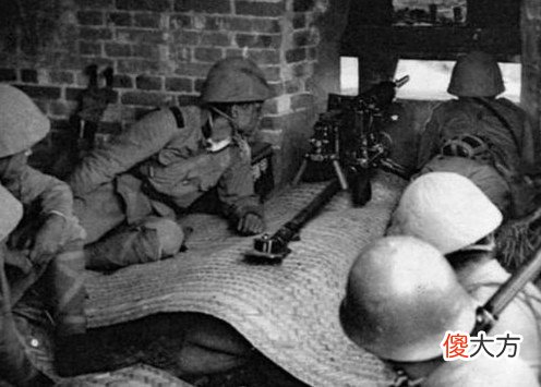 【爱历史】随着日寇胜哄山要塞上白旗的出现，“亚洲最后战场”的战斗结束了