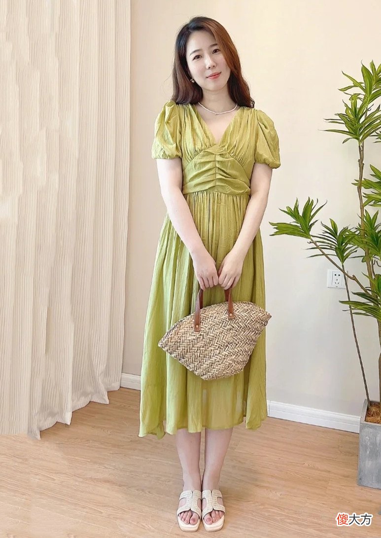 【时尚一点】会打扮的“胖女人”有多美？她165cm/142斤，各种美衣美裙都敢穿