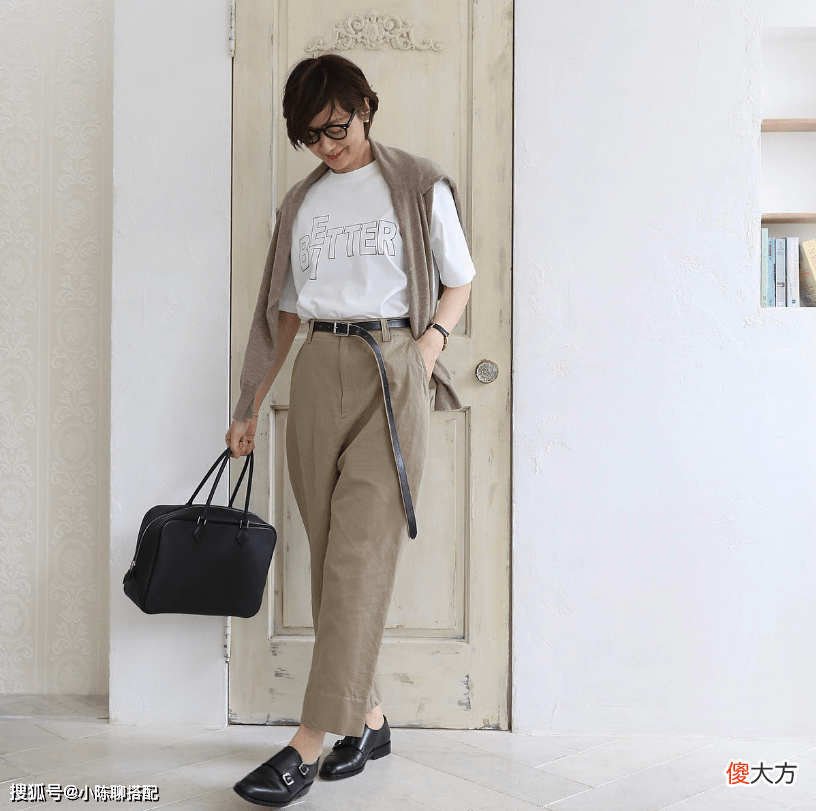 【时尚一点】中年女人穿阔腿裤穿搭技巧：2个技巧，学会“梨型身材”就要学会