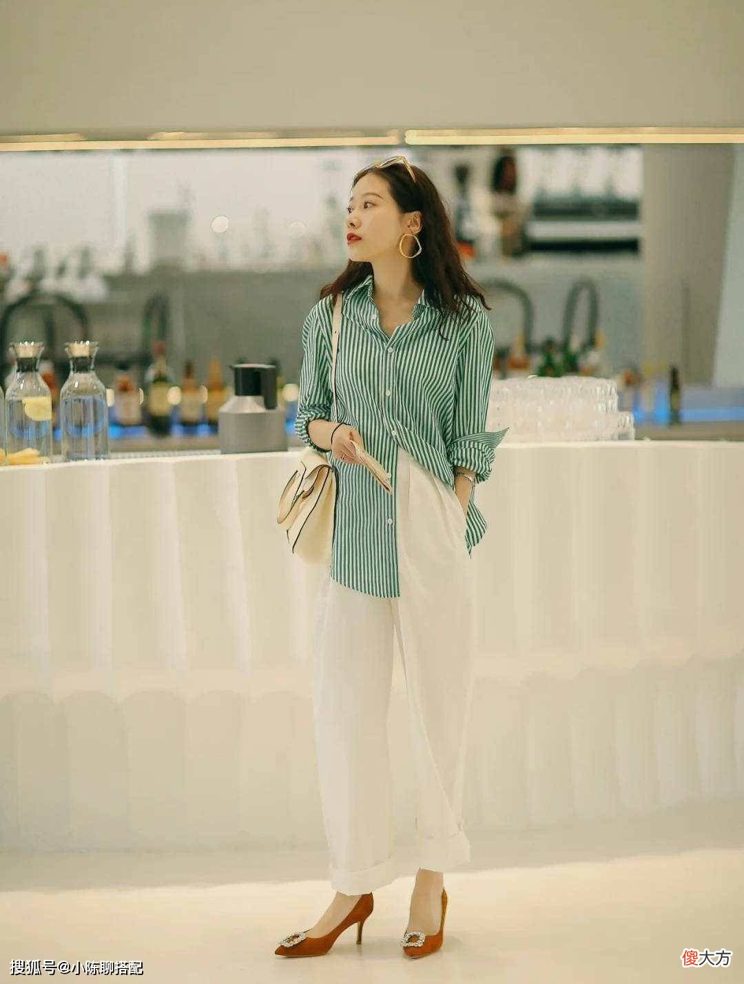 【时尚一点】中年女人穿阔腿裤穿搭技巧：2个技巧，学会“梨型身材”就要学会