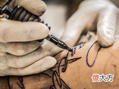 梦见有纹身的人
