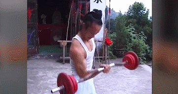 【历史故事】道袍之下，满身肌肉！武当道长早期练功视频流出，这身材鬼见了都发愁！