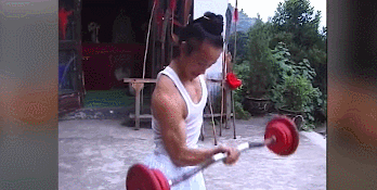 【历史故事】道袍之下，满身肌肉！武当道长早期练功视频流出，这身材鬼见了都发愁！