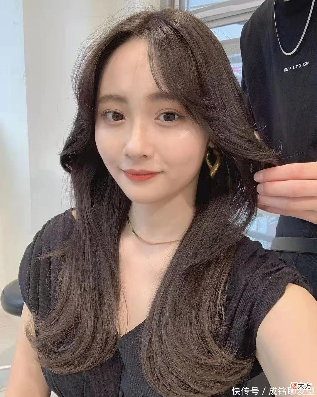 【时尚一点】35岁的女人留什么发型显年轻？10款时尚减龄的卷发，时髦又洋气