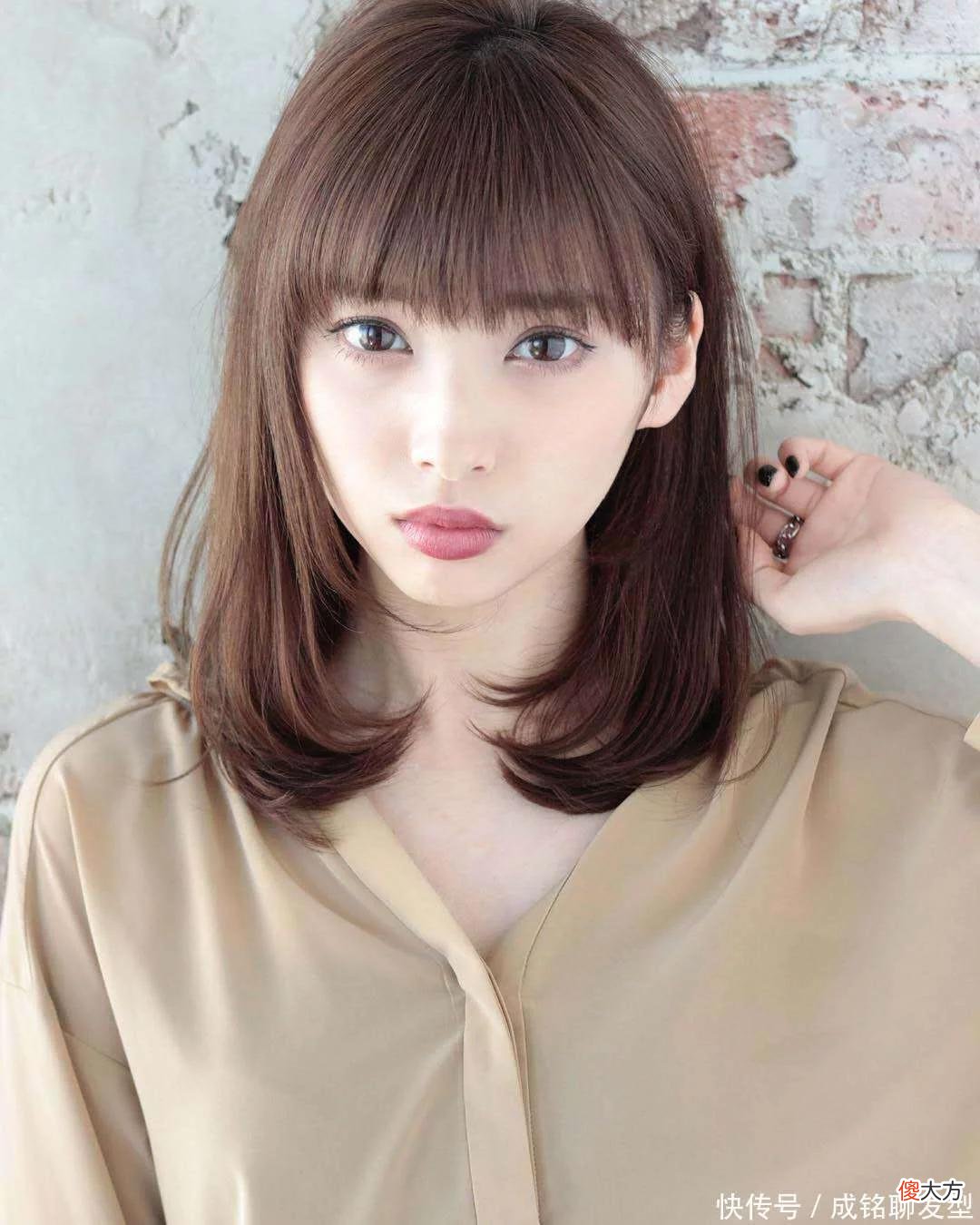 【时尚一点】35岁的女人留什么发型显年轻？10款时尚减龄的卷发，时髦又洋气