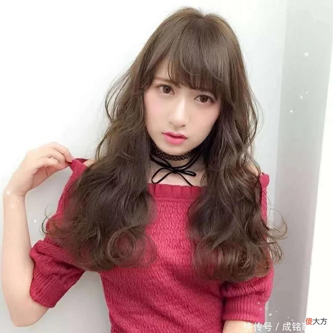 【时尚一点】35岁的女人留什么发型显年轻？10款时尚减龄的卷发，时髦又洋气