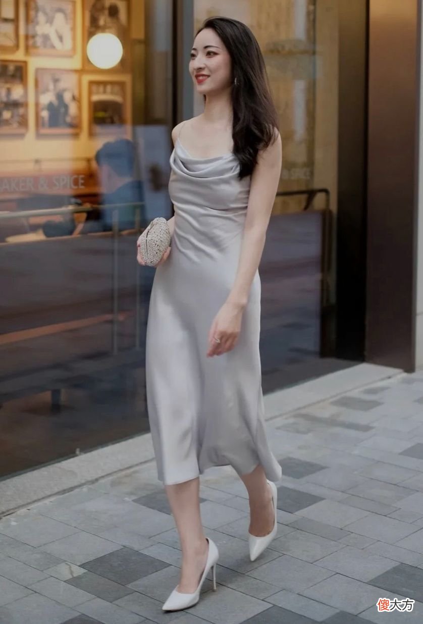 【就爱时尚】真正懂穿搭的中年女人，衣柜里都会有这5条裙子，从盛夏美到早秋