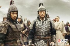 【爱历史】士兵提敌寇头颅向上级请赏，长官正要赏赐，旁边老兵突然伏地大哭