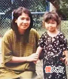 【历史故事】1977年,拉玛十世和表妹结婚时,未来的王后苏提达还没有出生!