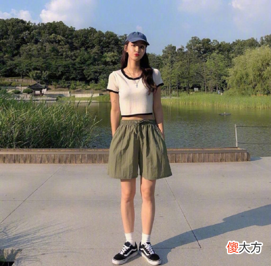 【就爱时尚】小个子女生的完美身高比例如何搭配？看这几种服饰，保准你也是超模