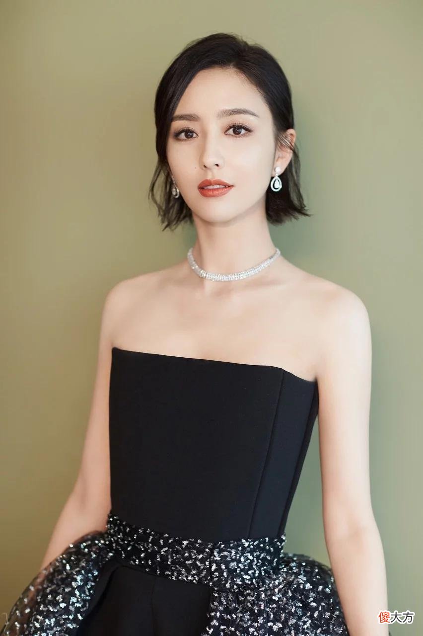 【时尚一点】40岁+的女人，尽量少戴这5种“饰品”，显老气又廉价