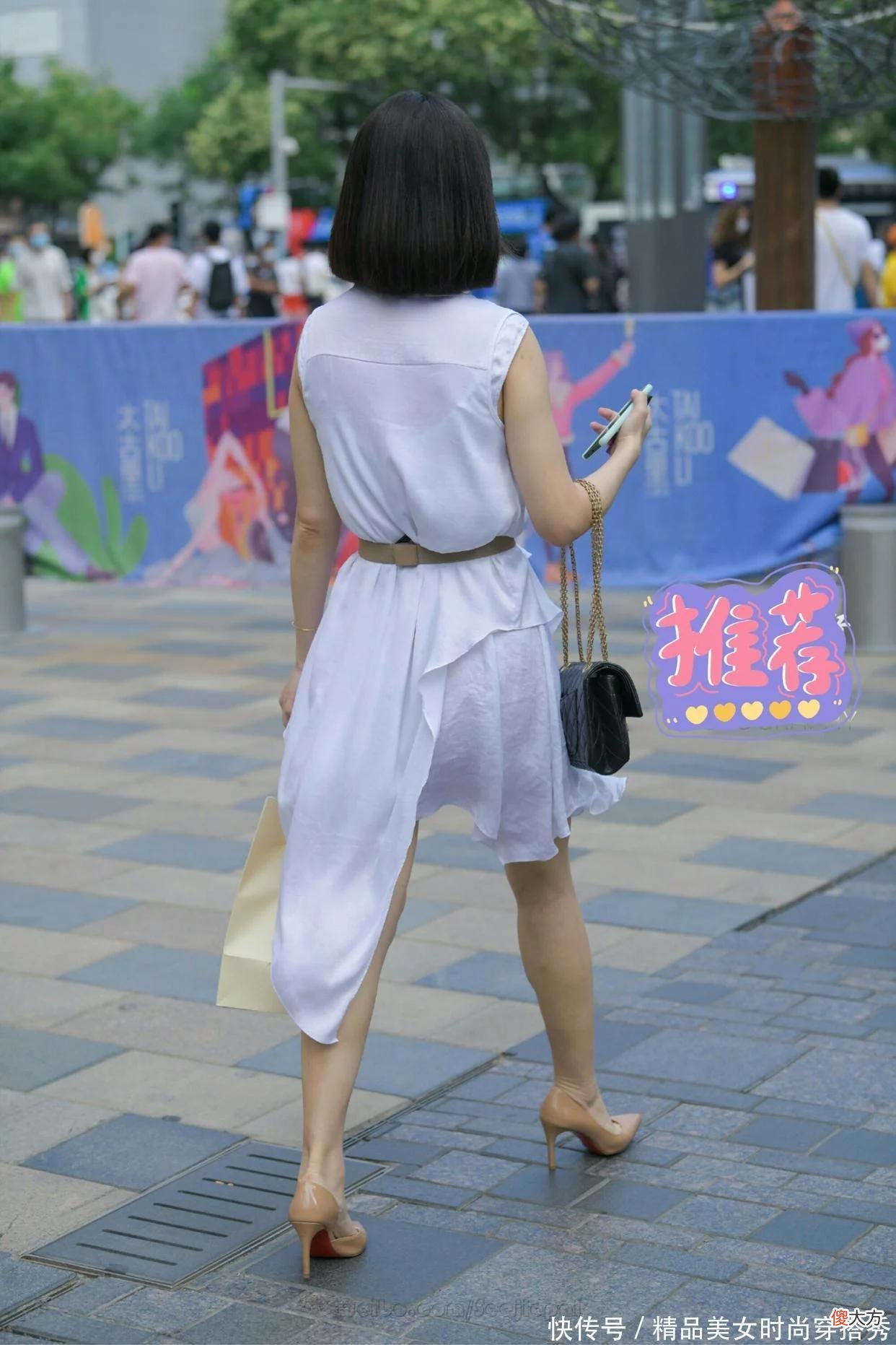 【时尚一点】白色无袖连衣裙，纯白色不仅显干净整洁，而且自带发光效果惹眼吸睛