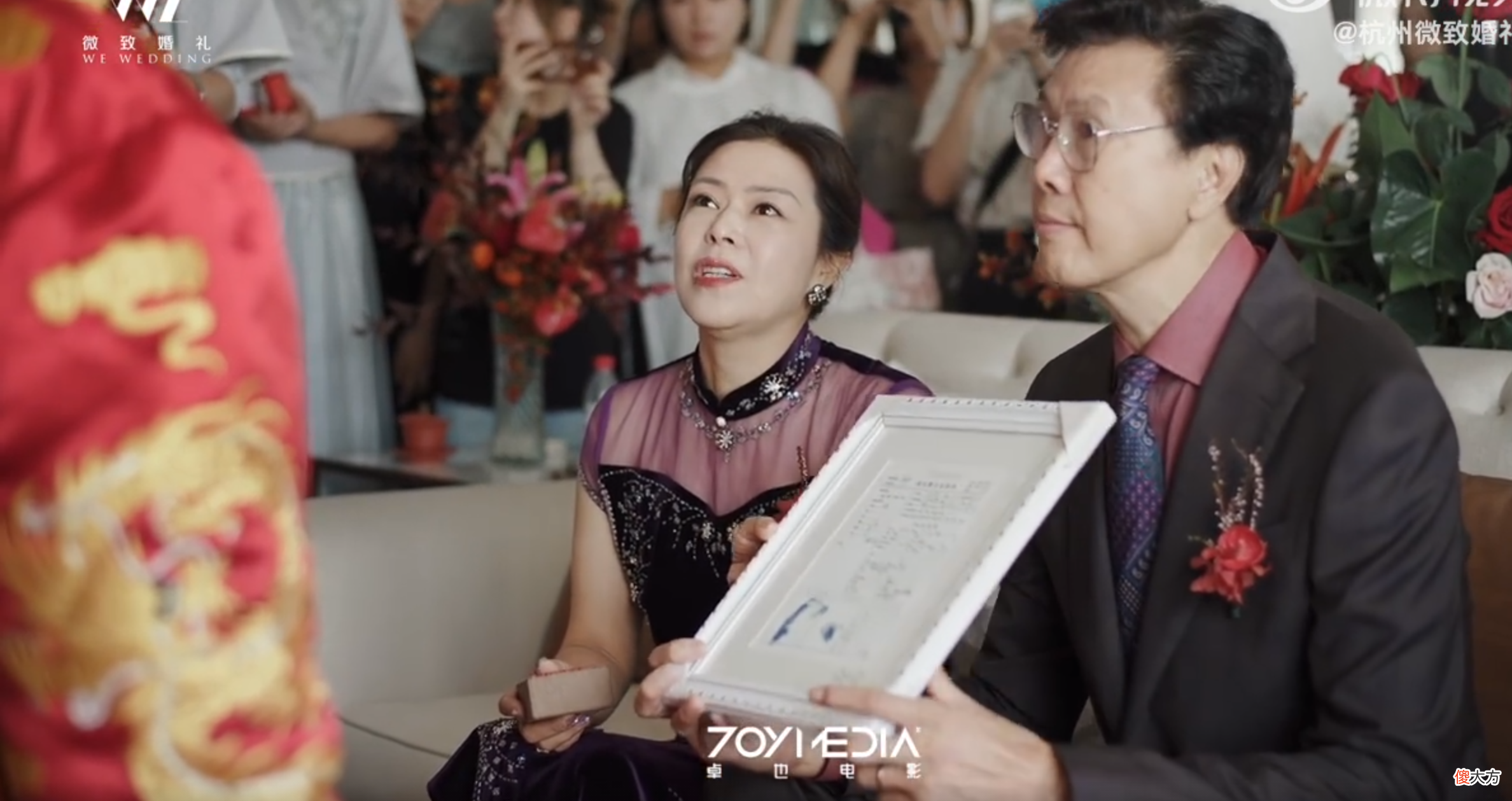 破防！张常宁漂亮母亲将胎发当嫁妆，叮嘱吴冠希：我们呵护她27年交给你了