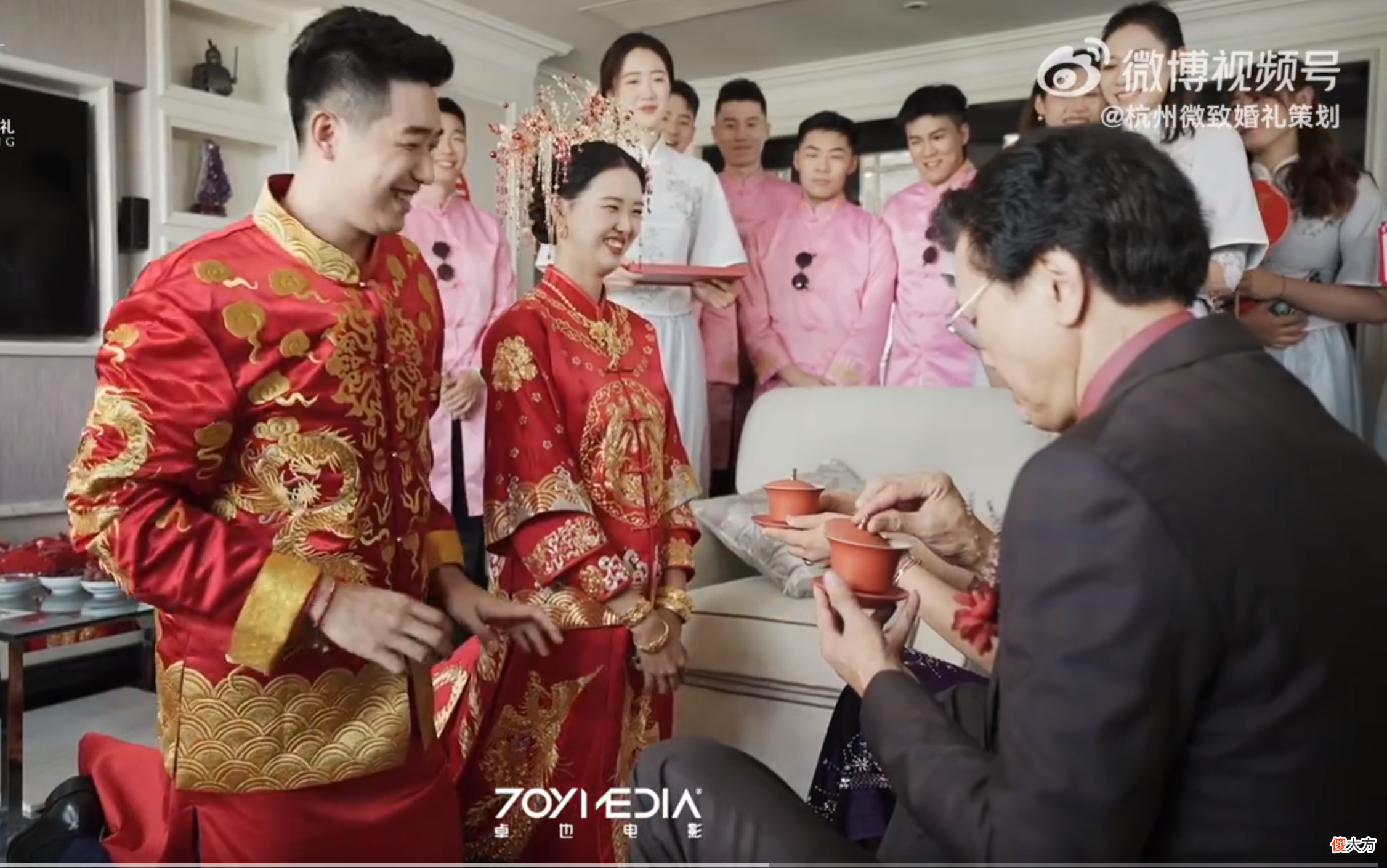 破防！张常宁漂亮母亲将胎发当嫁妆，叮嘱吴冠希：我们呵护她27年交给你了