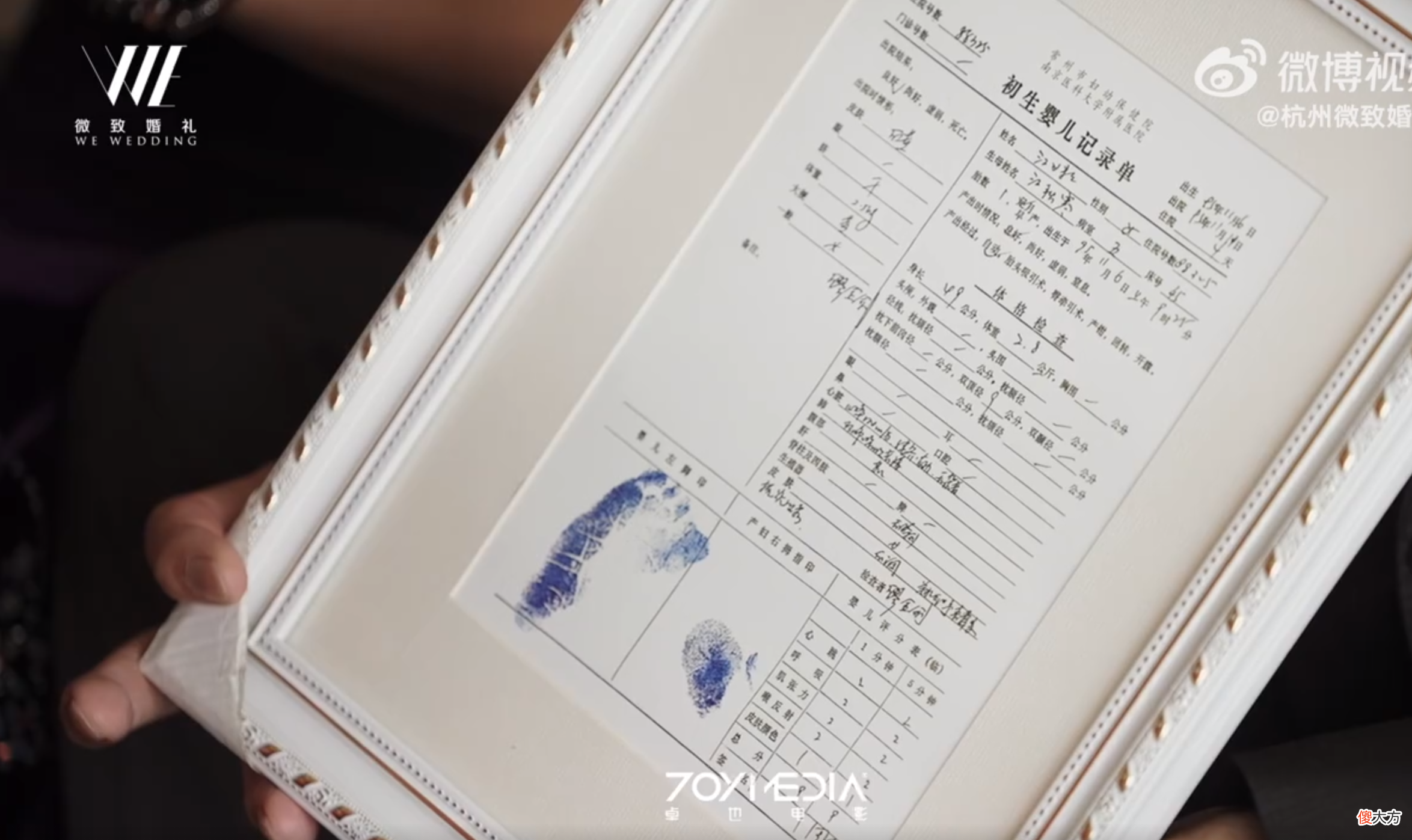 破防！张常宁漂亮母亲将胎发当嫁妆，叮嘱吴冠希：我们呵护她27年交给你了