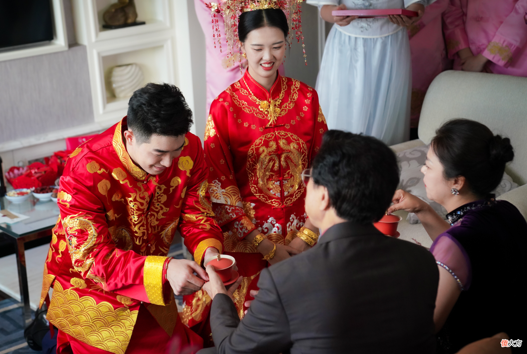 破防！张常宁漂亮母亲将胎发当嫁妆，叮嘱吴冠希：我们呵护她27年交给你了