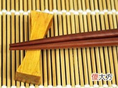 梦见扔筷子