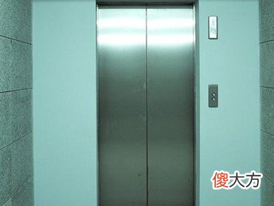 梦见抱着孩子在电梯里