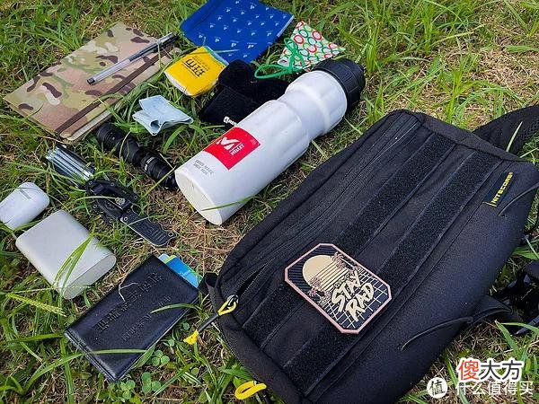 【就爱时尚】我的装备清单 篇十七：手电厂跨界做背包，居然真香！—奈特科尔“幽浮”机能胸包测评分享