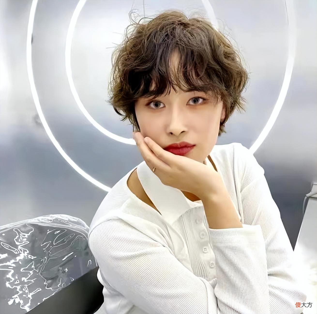【就爱时尚】中年女人烫发时，3不烫3烫要记住，减龄又特别时尚