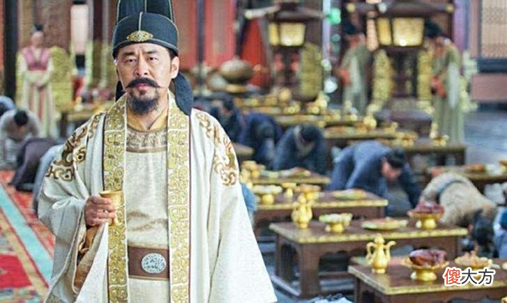 【爱历史】一小孩坐龙椅上玩，皇帝问好玩吗，小孩答4字，长大后继承了皇位