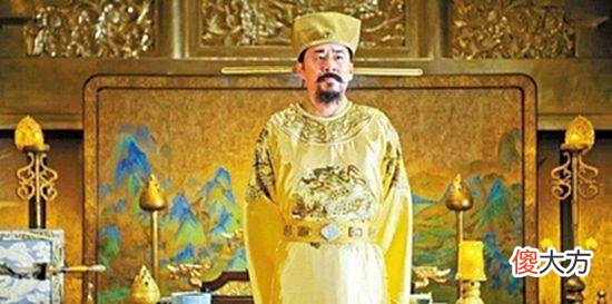 【爱历史】一小孩坐龙椅上玩，皇帝问好玩吗，小孩答4字，长大后继承了皇位