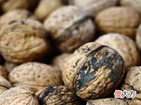 梦见收黑桃